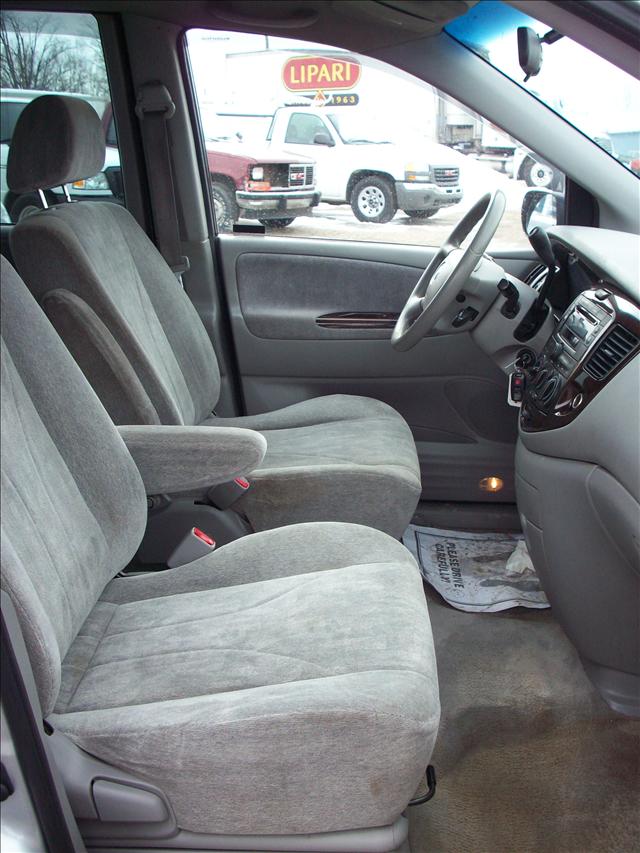 2001 Mazda MPV 4dr Sdn Auto LE (natl) Sedan