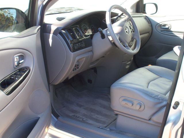 2003 Mazda MPV LW2