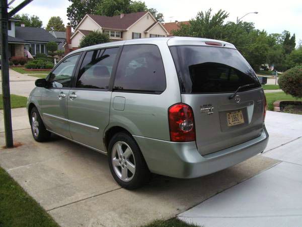 2003 Mazda MPV LW2