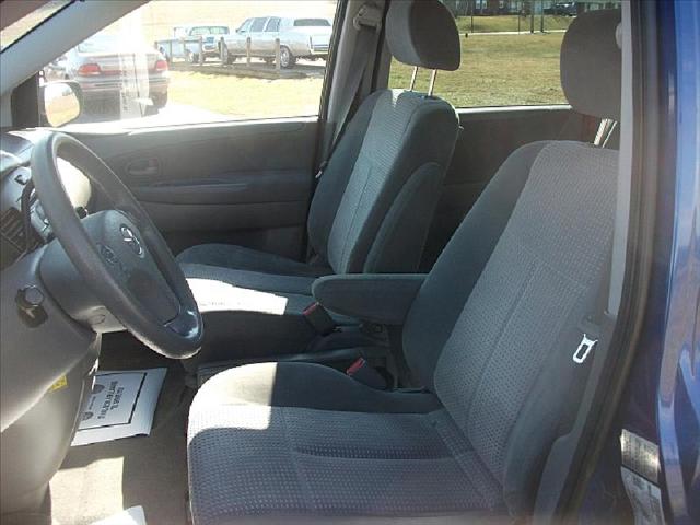 2004 Mazda MPV LW2
