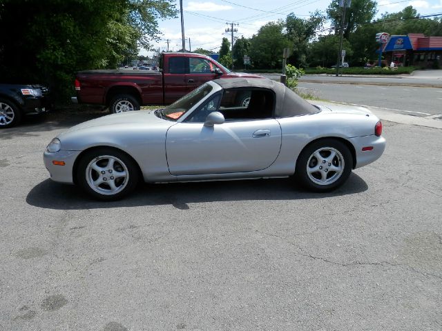 2000 Mazda MX-5 Miata Base