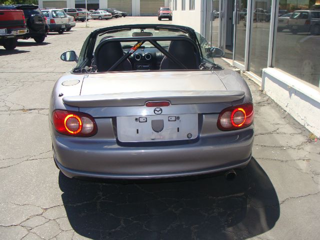 2005 Mazda MX-5 Miata C15