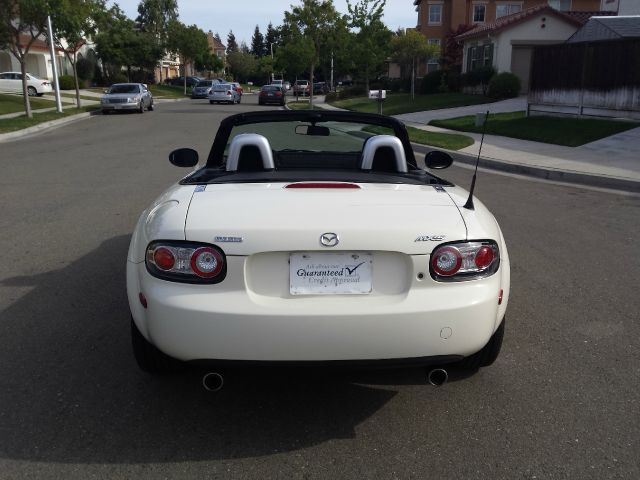 2006 Mazda MX-5 Miata 4dr 2.5L Turbo W/sunroof/3rd Row AWD SUV