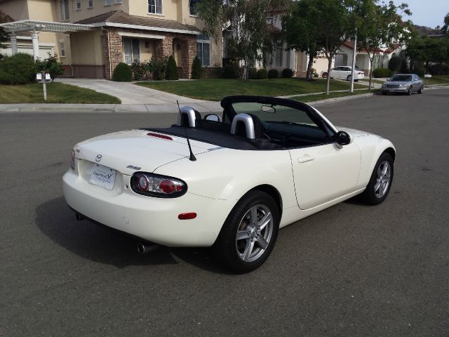 2006 Mazda MX-5 Miata 4dr 2.5L Turbo W/sunroof/3rd Row AWD SUV