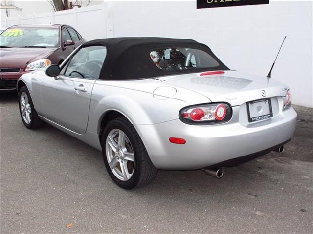 2008 Mazda MX-5 Miata 2dr Reg Cab 140.5 4WD Laramie