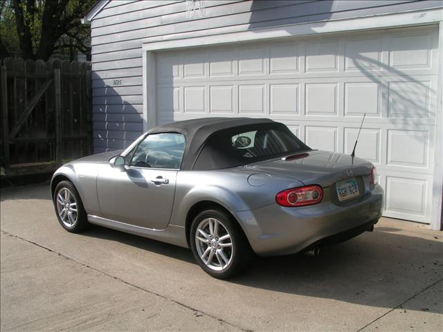 2010 Mazda MX-5 Miata 2dr Conv SE Manual W/black Top Hatchback