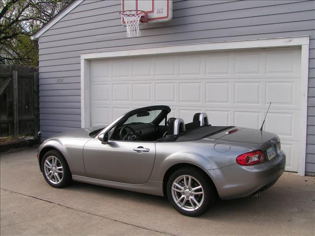 2010 Mazda MX-5 Miata 2dr Conv SE Manual W/black Top Hatchback