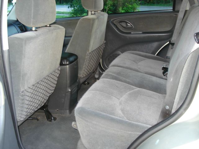 2003 Mazda Tribute LS Truck