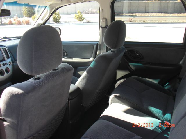 2003 Mazda Tribute LS Truck