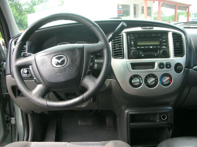 2004 Mazda Tribute LS Truck