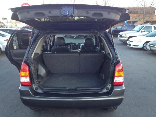 2004 Mazda Tribute LW2