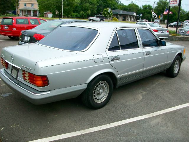 1984 Mercedes-Benz 300 4dr Sdn Manual ION 2
