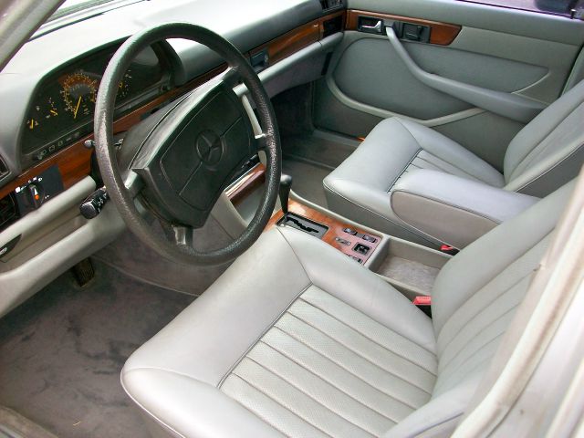 1984 Mercedes-Benz 300 4dr Sdn Manual ION 2
