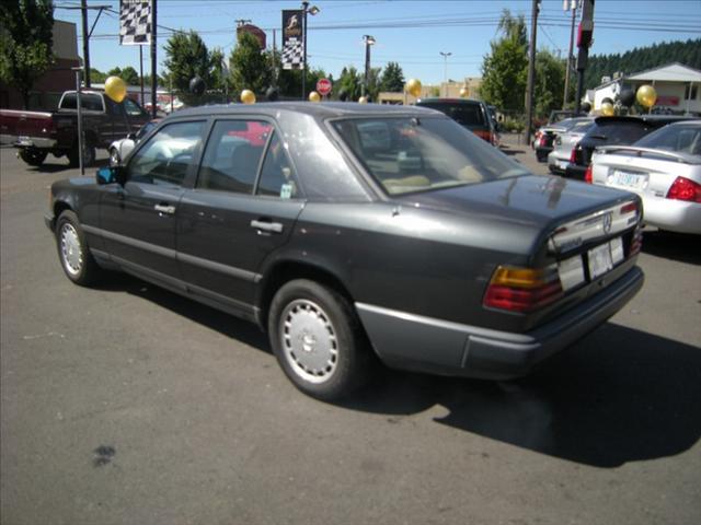 1987 Mercedes-Benz 300 V15
