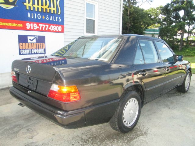 1988 Mercedes-Benz 300 Reg Cab 145 XLT 4WD