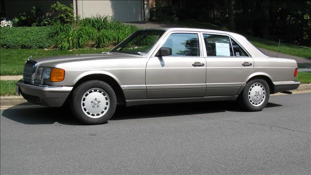 1990 Mercedes-Benz 300 SE