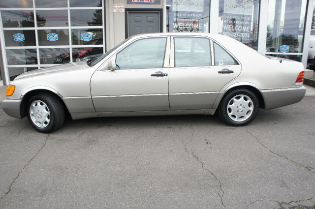 1992 Mercedes-Benz 300 4dr Sdn Auto SE PZEV