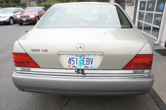 1992 Mercedes-Benz 300 4dr Sdn Auto SE PZEV