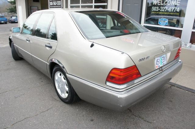 1992 Mercedes-Benz 300 4dr Sdn Auto SE PZEV