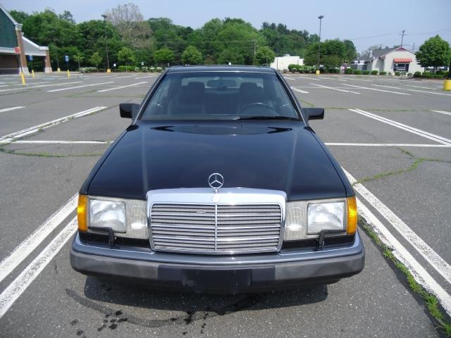 1993 Mercedes-Benz 300 2dr Reg Cab 140 WB