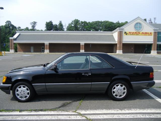 1993 Mercedes-Benz 300 2dr Reg Cab 140 WB