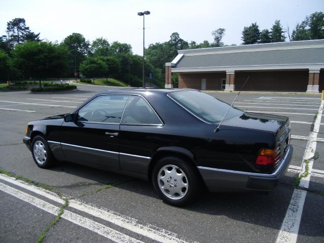 1993 Mercedes-Benz 300 2dr Reg Cab 140 WB