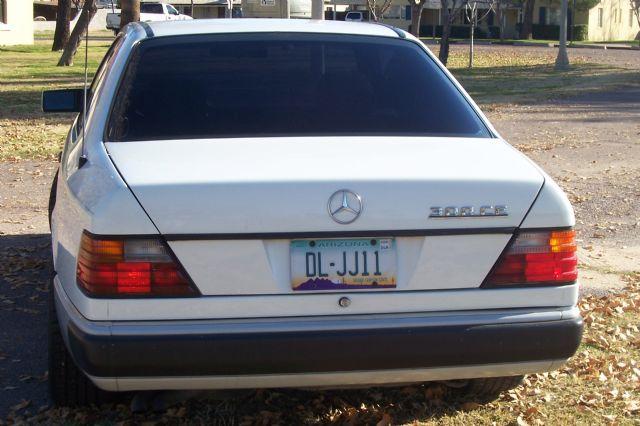 1993 Mercedes-Benz 300 4X2