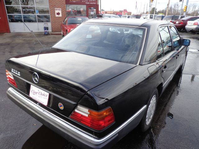 1993 Mercedes-Benz 300 XLT 4D Utility