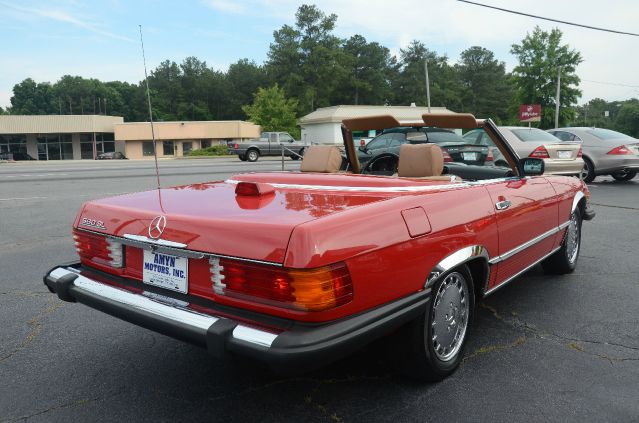 1986 Mercedes-Benz 560 Eddie Bauer 4X4 (marshalltown)