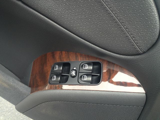 2003 Mercedes-Benz C-Class 3.2 TL - Extra Sharp