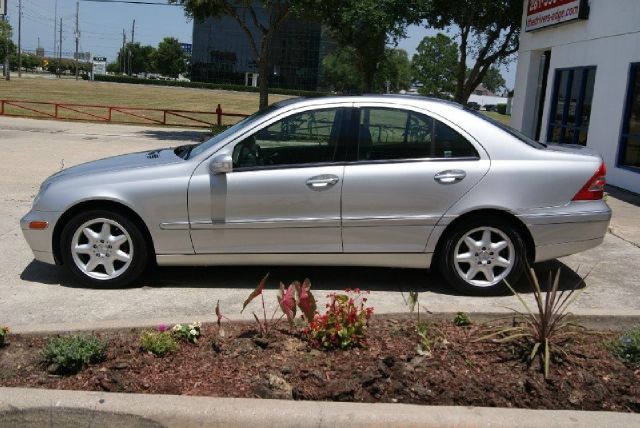 2004 Mercedes-Benz C-Class E-350 Super Duty 158 WB DRW