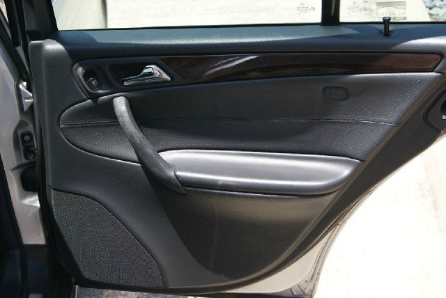 2004 Mercedes-Benz C-Class E-350 Super Duty 158 WB DRW