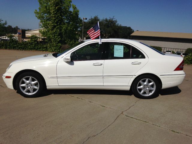 2004 Mercedes-Benz C-Class Crew Cab Amarillo 4X4