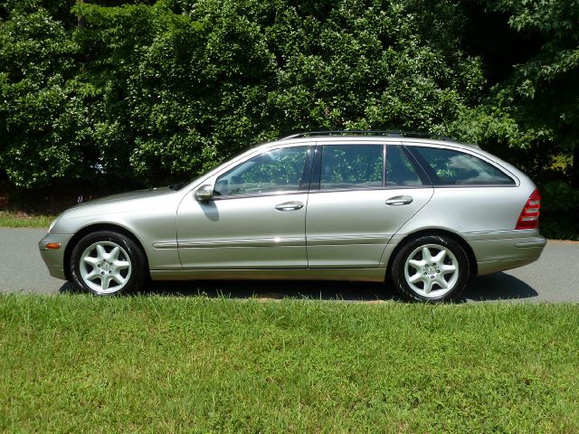 2004 Mercedes-Benz C-Class 3.2 TL - Extra Sharp