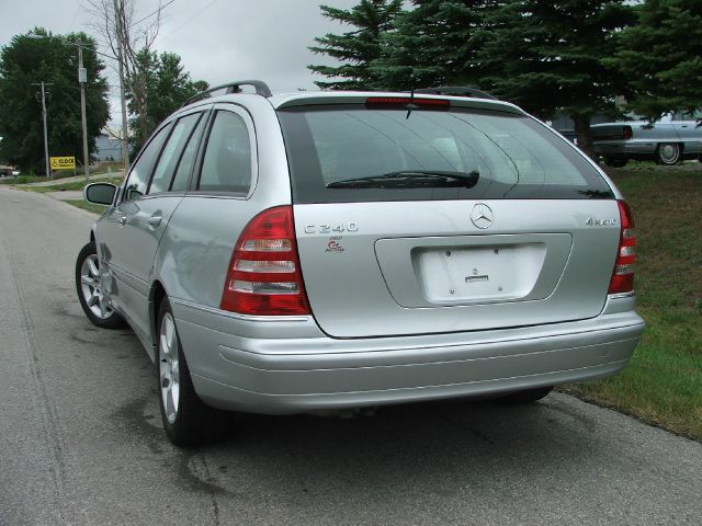 2005 Mercedes-Benz C-Class 3.2 TL - Extra Sharp