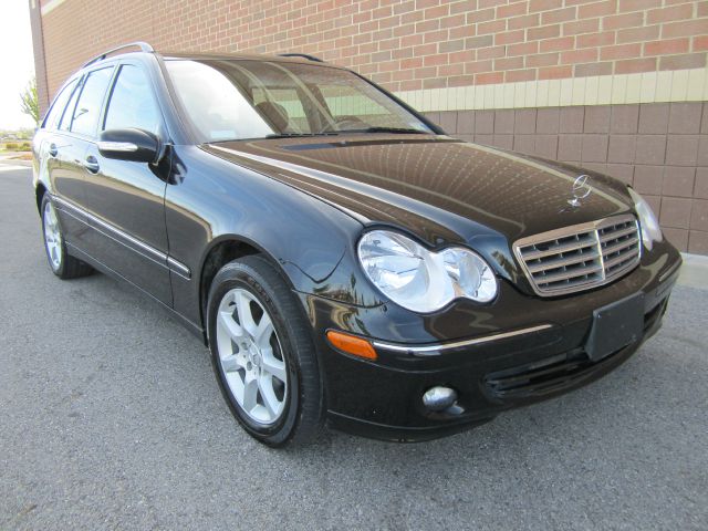 2005 Mercedes-Benz C-Class 3.2 TL - Extra Sharp