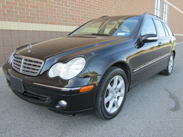 2005 Mercedes-Benz C-Class 3.2 TL - Extra Sharp
