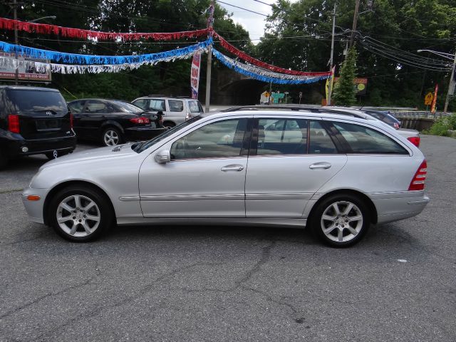 2005 Mercedes-Benz C-Class 3.2 TL - Extra Sharp