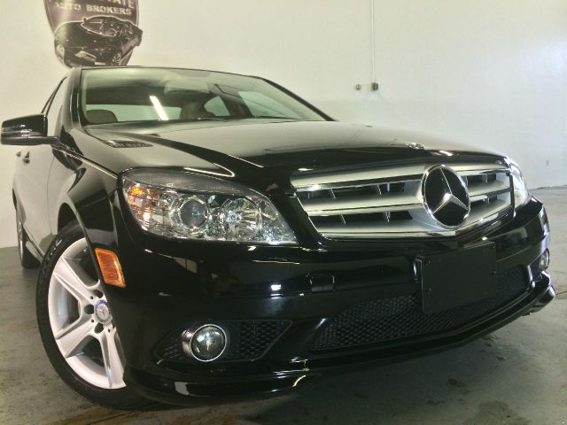 2010 Mercedes-Benz C-Class L.T. 4-w.d. 5.3L