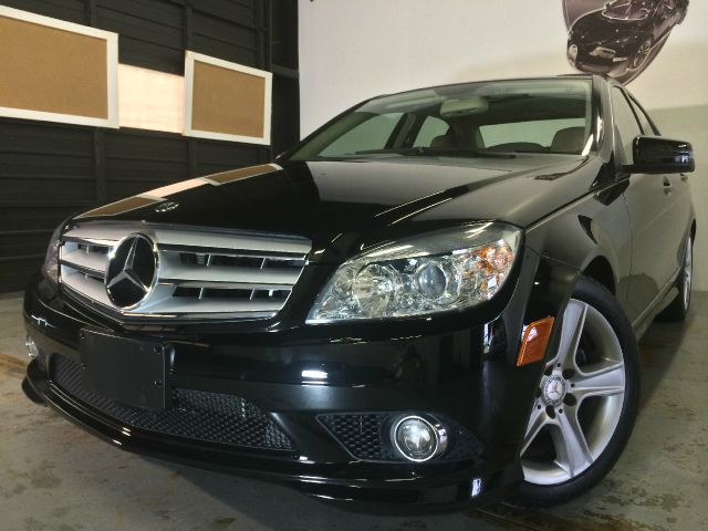 2010 Mercedes-Benz C-Class L.T. 4-w.d. 5.3L