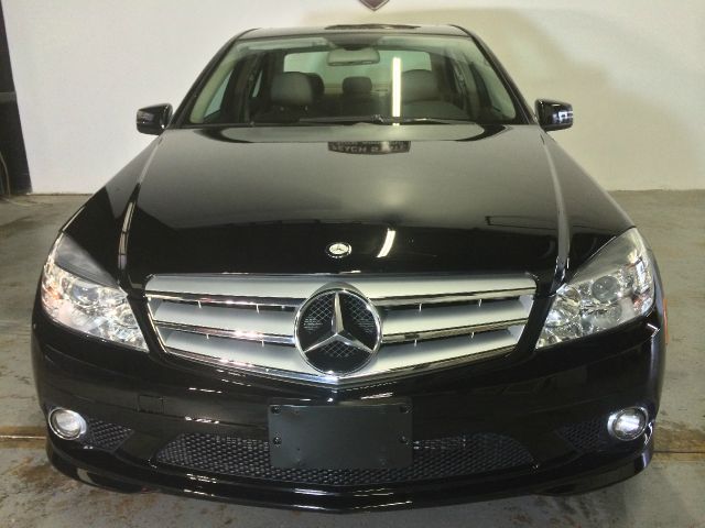 2010 Mercedes-Benz C-Class L.T. 4-w.d. 5.3L