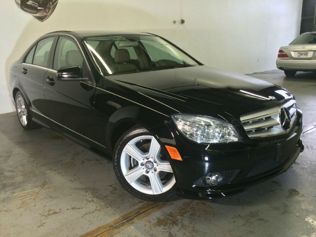 2010 Mercedes-Benz C-Class L.T. 4-w.d. 5.3L