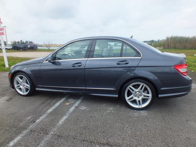 2011 Mercedes-Benz C-Class 4dr Sdn Manual (natl)