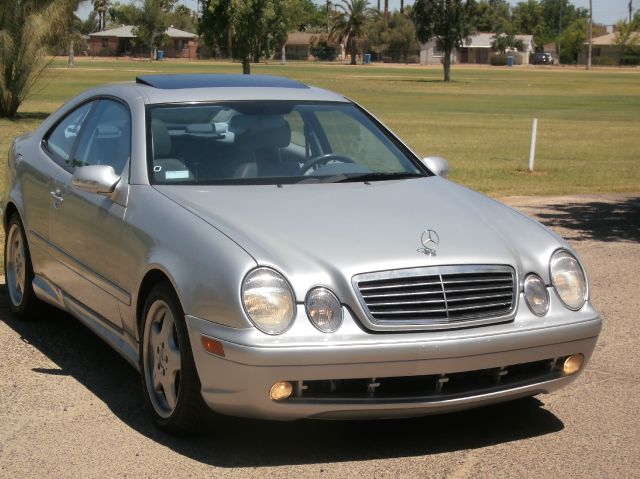 2000 Mercedes-Benz CLK-Class XLE V6