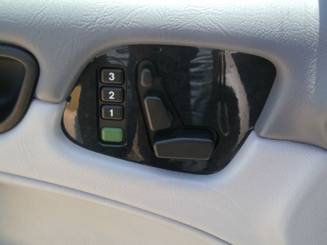 2000 Mercedes-Benz CLK-Class XLE V6