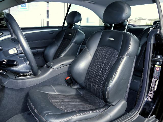 2003 Mercedes-Benz CLK-Class Supercab 145 STX 4WD