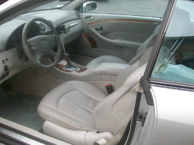 2004 Mercedes-Benz CLK-Class 3.0L Luxury W/moonroofleather