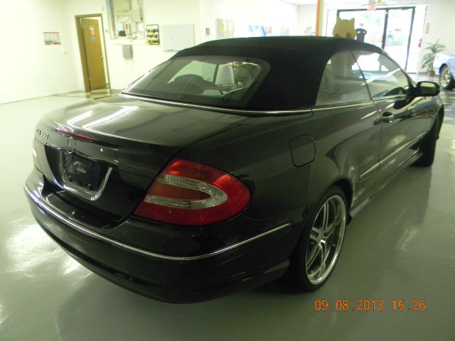 2004 Mercedes-Benz CLK-Class 3.0L Luxury W/moonroofleather