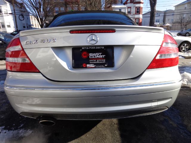 2005 Mercedes-Benz CLK-Class 3.0L Luxury W/moonroofleather