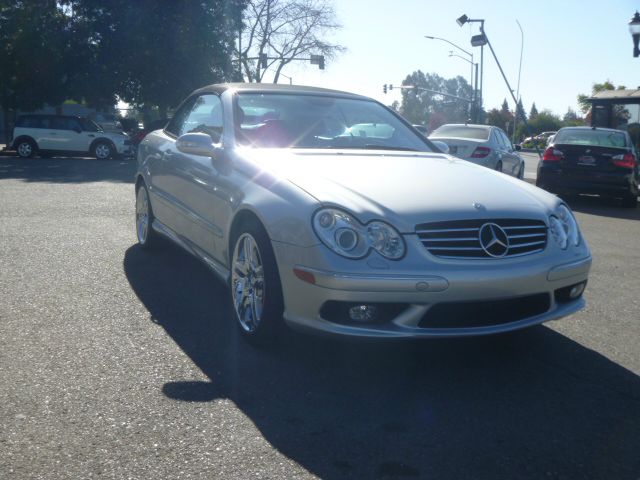 2005 Mercedes-Benz CLK-Class 3.0L Luxury W/moonroofleather